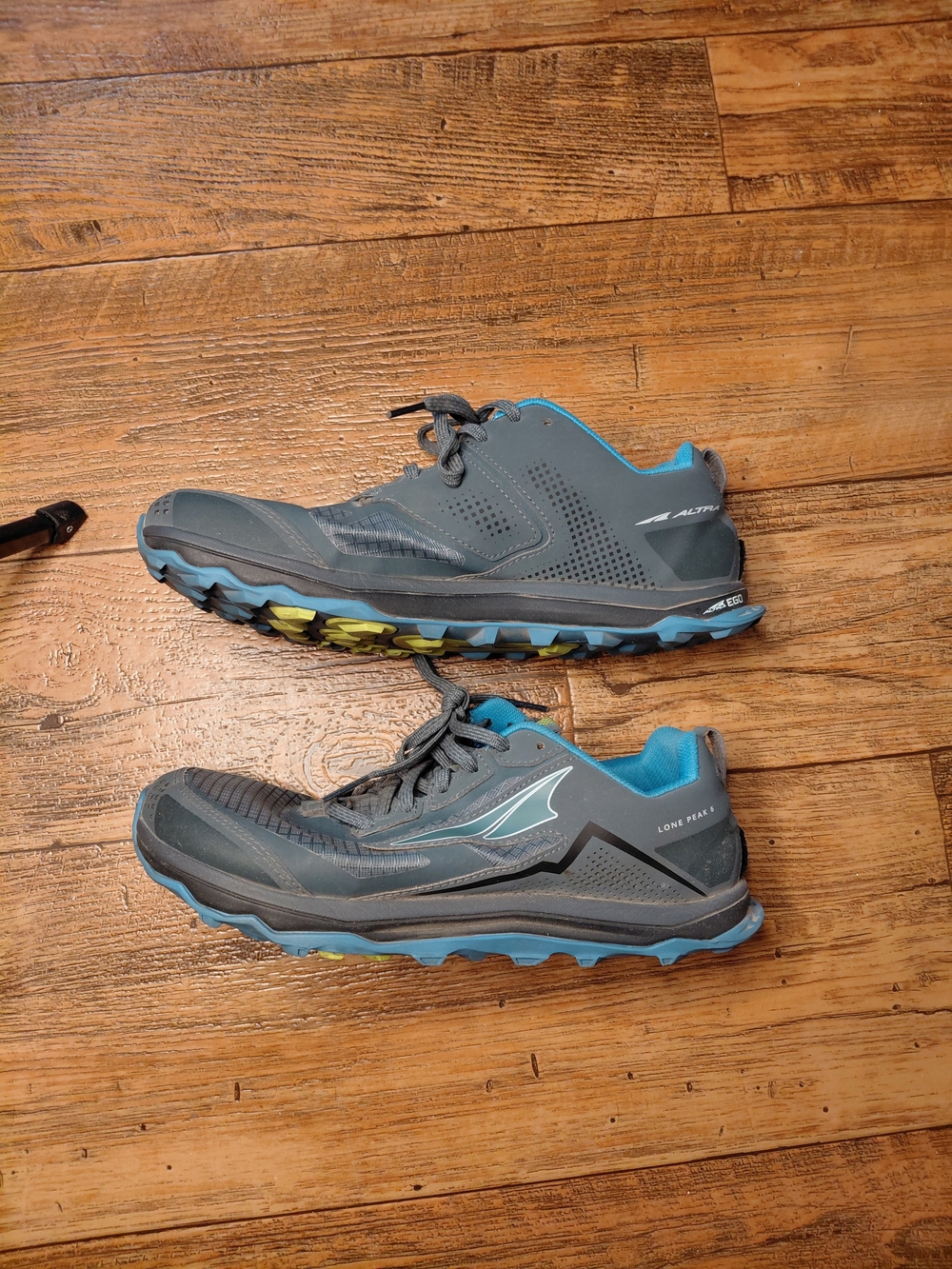 Altra 9.5 Men's Trail Shoes in Gray with Teal Accents Loan Peak 5, Wide Toe Box - Picture 3 of 15